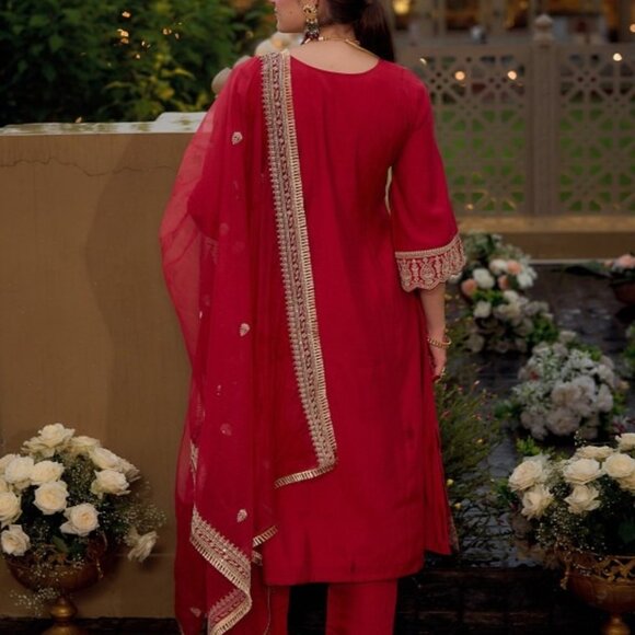 Maroon & Gold-Toned Silk Blend Embroidered A-Line Kurta Set with Trousers & Orga - Picture 6 of 8